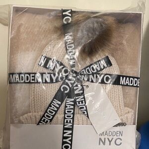 Madden NYC Cream Knit Pom Beanie Gift Set